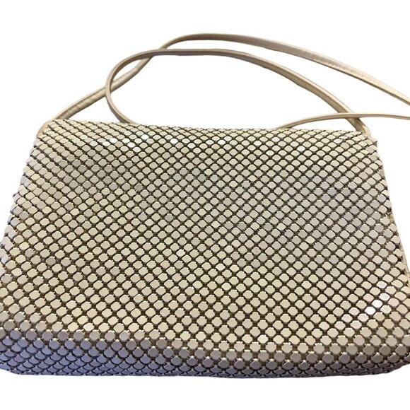 Vintage Whiting & Davis White Alumesh Flap Clutch Purse with Interior Mirror - Picture 4 of 5